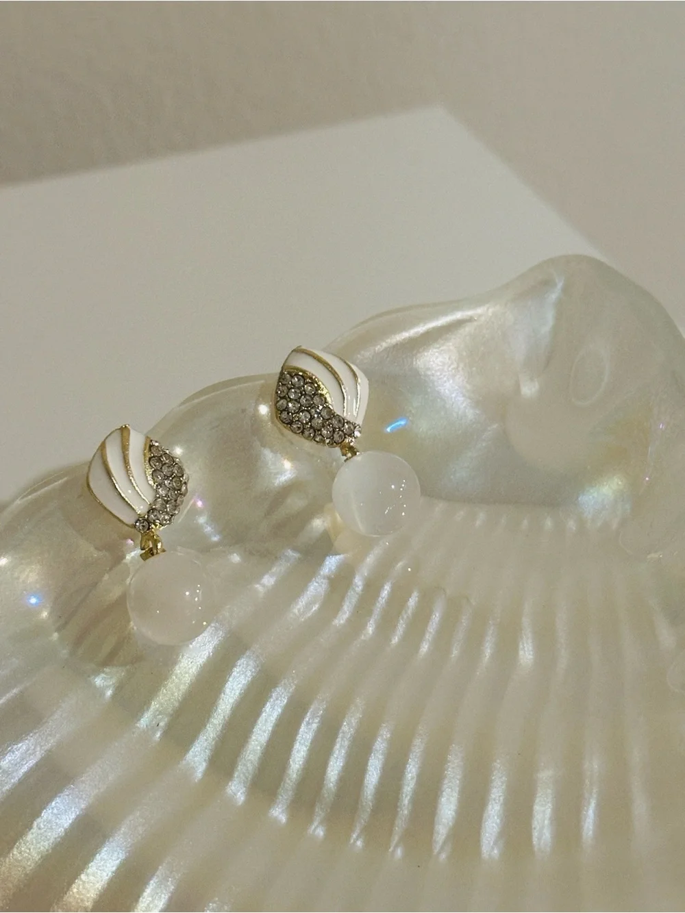 Fashion Jewelry White and Gold Crystal Drop Earrings